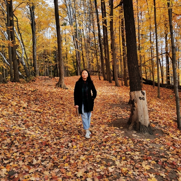 Meet your Posher, Cynthia - Picture 1 of 1